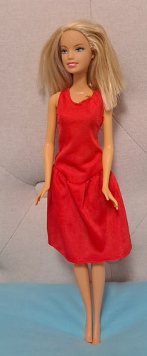 Bambola barbie con vestito - bambola,